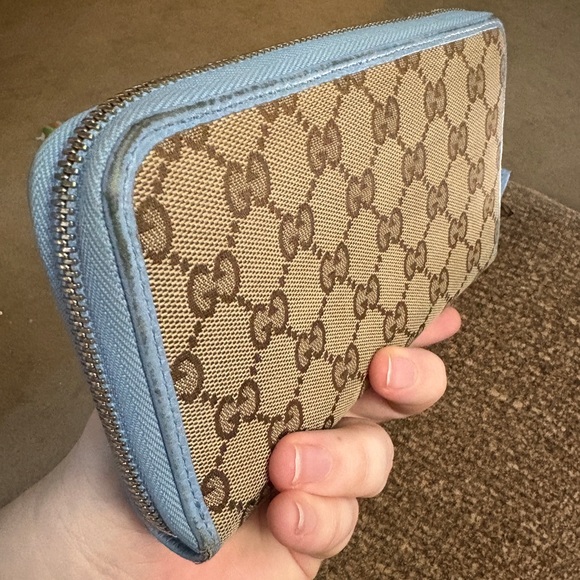 Gucci Tan and Light Blue Monogram Wallet - Picture 7 of 11